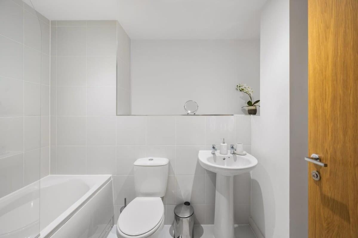 A Lovely 2 Bedroom Apartment In The Heart Of Preston プレストン エクステリア 写真